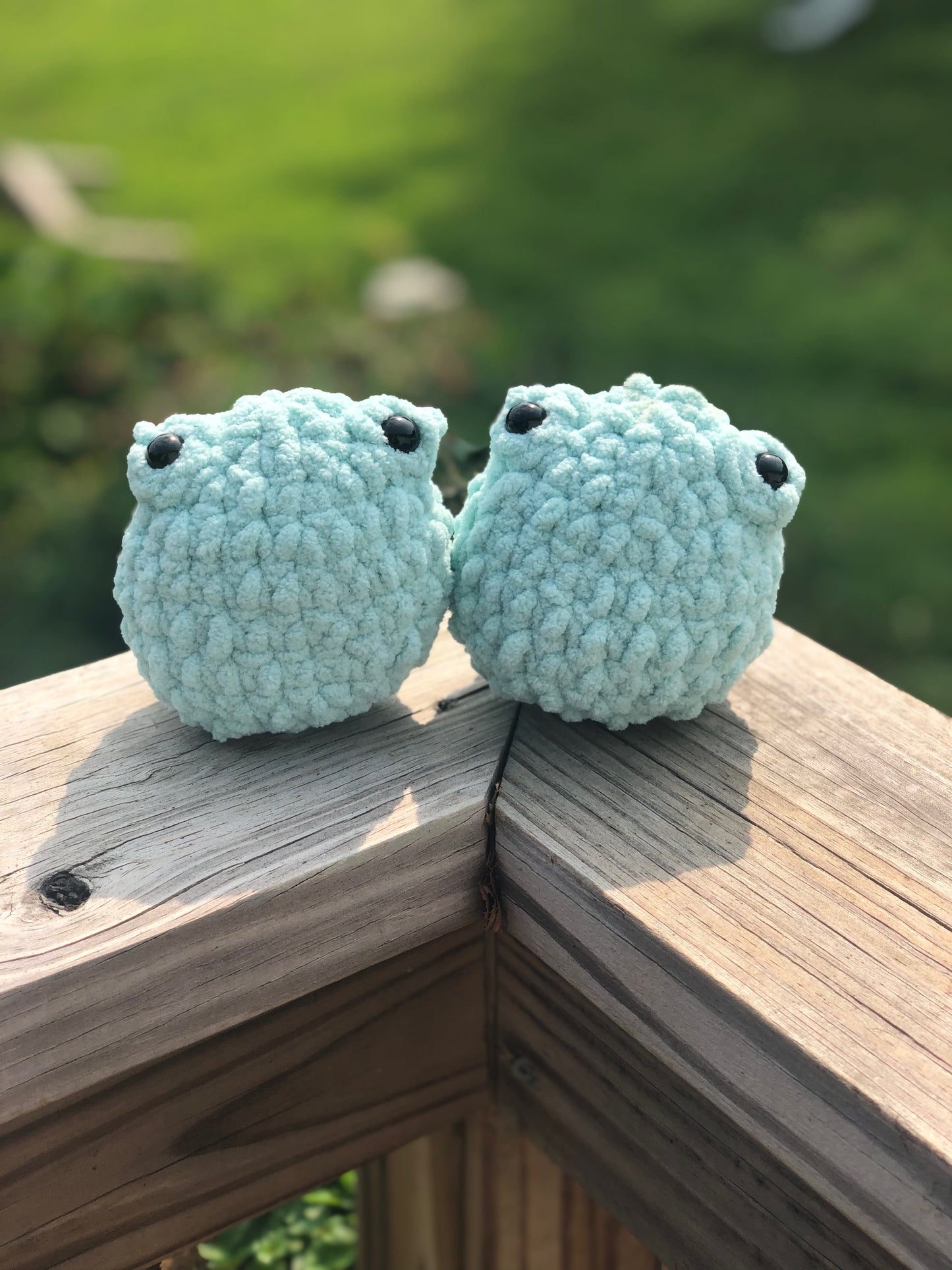 Crochet!! Keychains!! Small Bulky Stuffed Frog!! Small Stuffed Frog!! Small Frog Keychain!! Toy! Keychain!! Crochet Plushy Frog!! Stress Ball! Stuffy Keychains!!